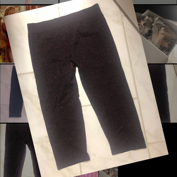 Fun vintage pattern fabletics leggings medium - Picture 2 of 4